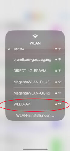 2. Mit dem WLAN der Lampe verbinden Öffne die WLAN-Einstellungen deines Smartphones. Suche nach einem Netzwerk namens: 🟡 WLED-AP oder WLED-xxxxxx
